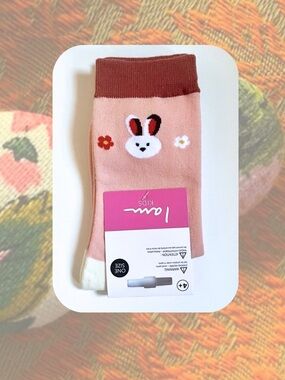 (kids) 🏷️ brown & pink socks with kawaii cute bunny 🐰 on them